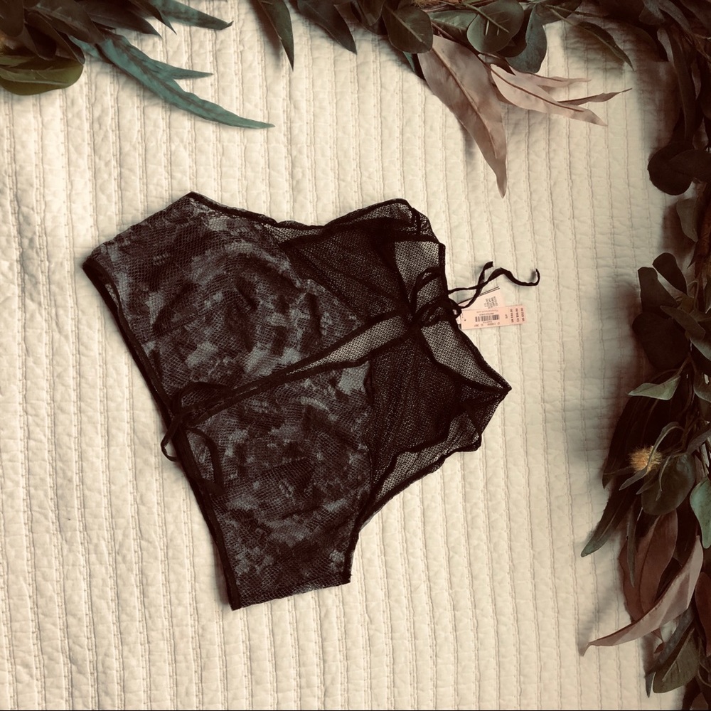 Victoria's Secret Lace cropped Top lingerie
